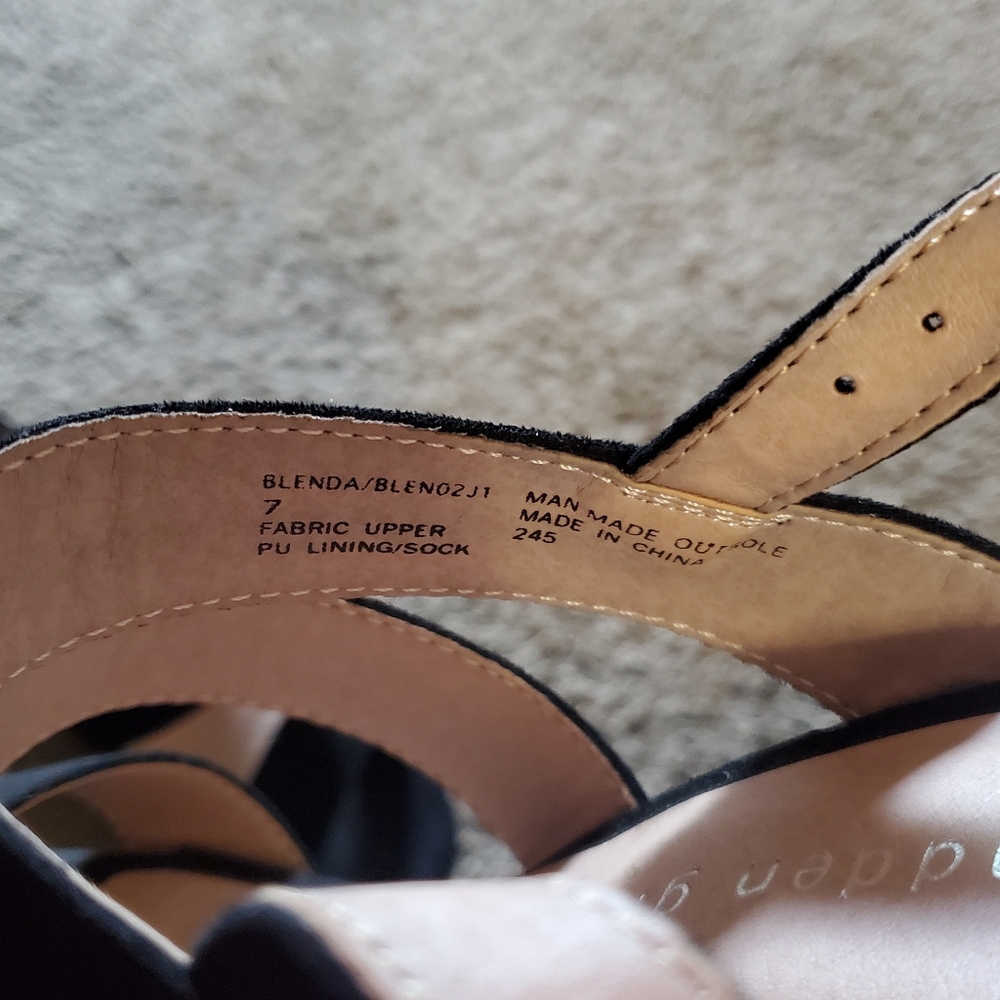 Heels - Picture 3 of 4